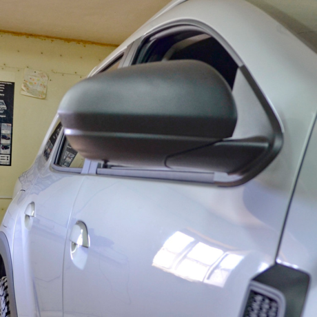 Накладки на зеркала без козырька "КАРТ" для Renault Duster 2 (с 2021 г.в.) тиснение, с комплектацией купить недорого с доставкой в Кузнецк